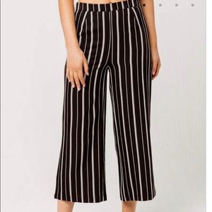 IVY & MAIN Stripe Womens Crop Pants